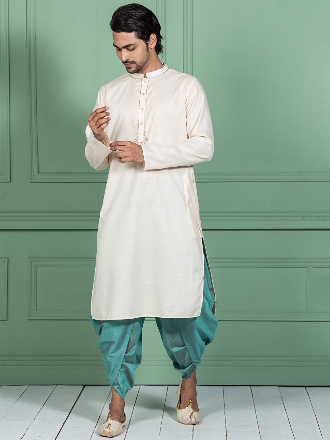 KISAH Ethnic Motif Embroidered Mandarin Collar Thread Work Kurta