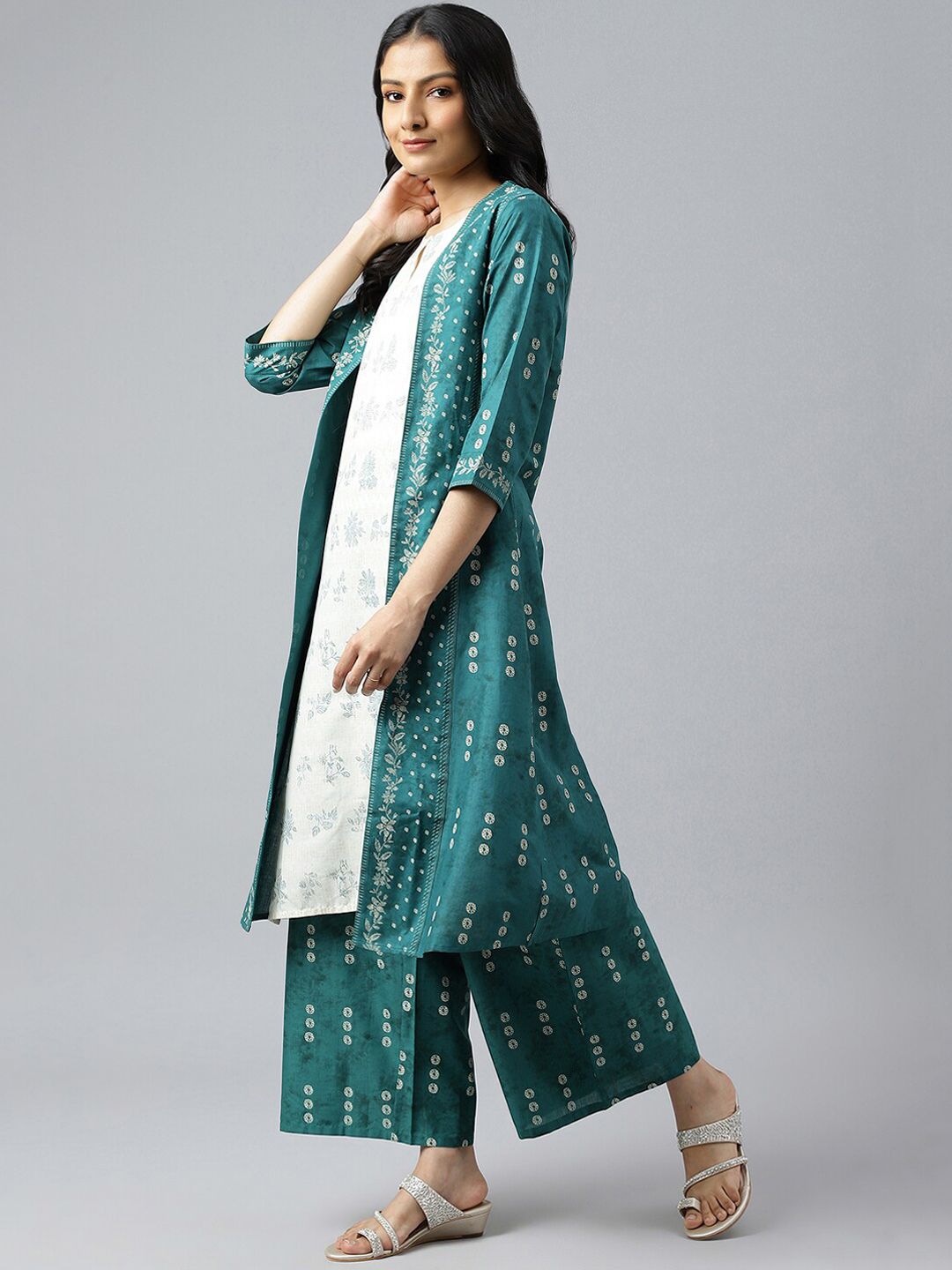 W Women Floral Print Cotton Kurta With Shrugs & Parallel Pant