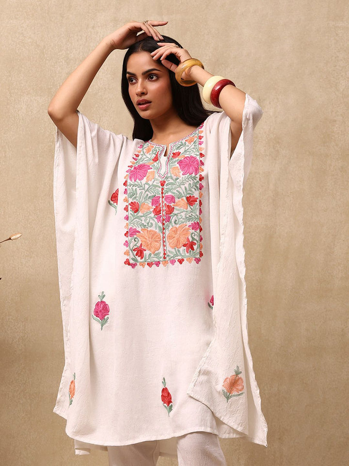 House of Chikankari Crafts Set Kaftan Wanita Solid Sulam Aari - Putih
