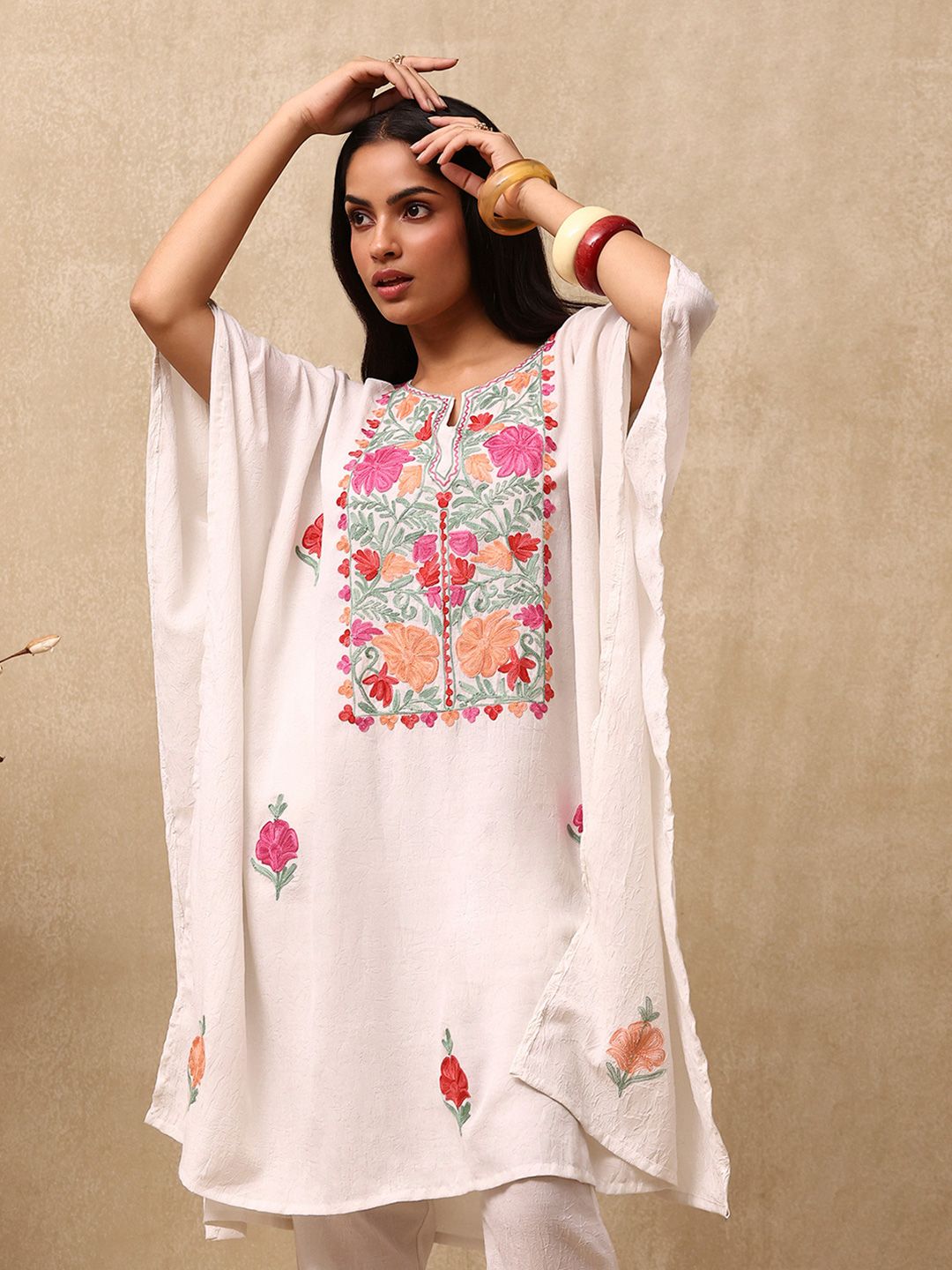 House of Chikankari Crafts Set Kaftan Wanita Solid Sulam Aari - Putih