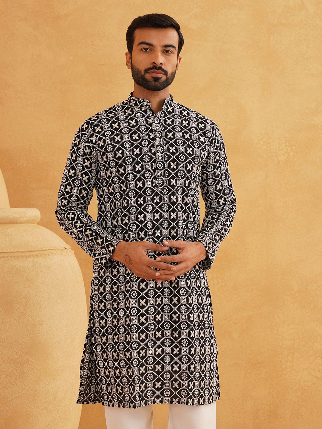 SOJANYA Motif Etnik Bersulam Kolar Mandarin Kurta Lurus Labuci Kapas