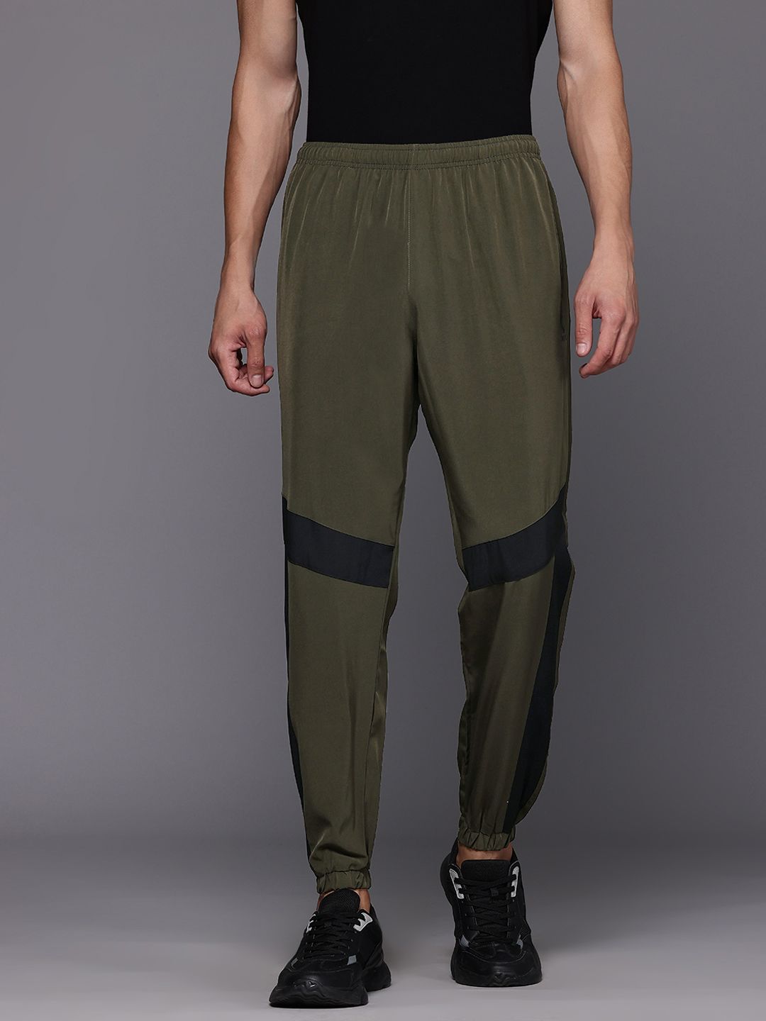 HRX by Hrithik Roshan Men Lifestyle Patch-Detailed Joggers