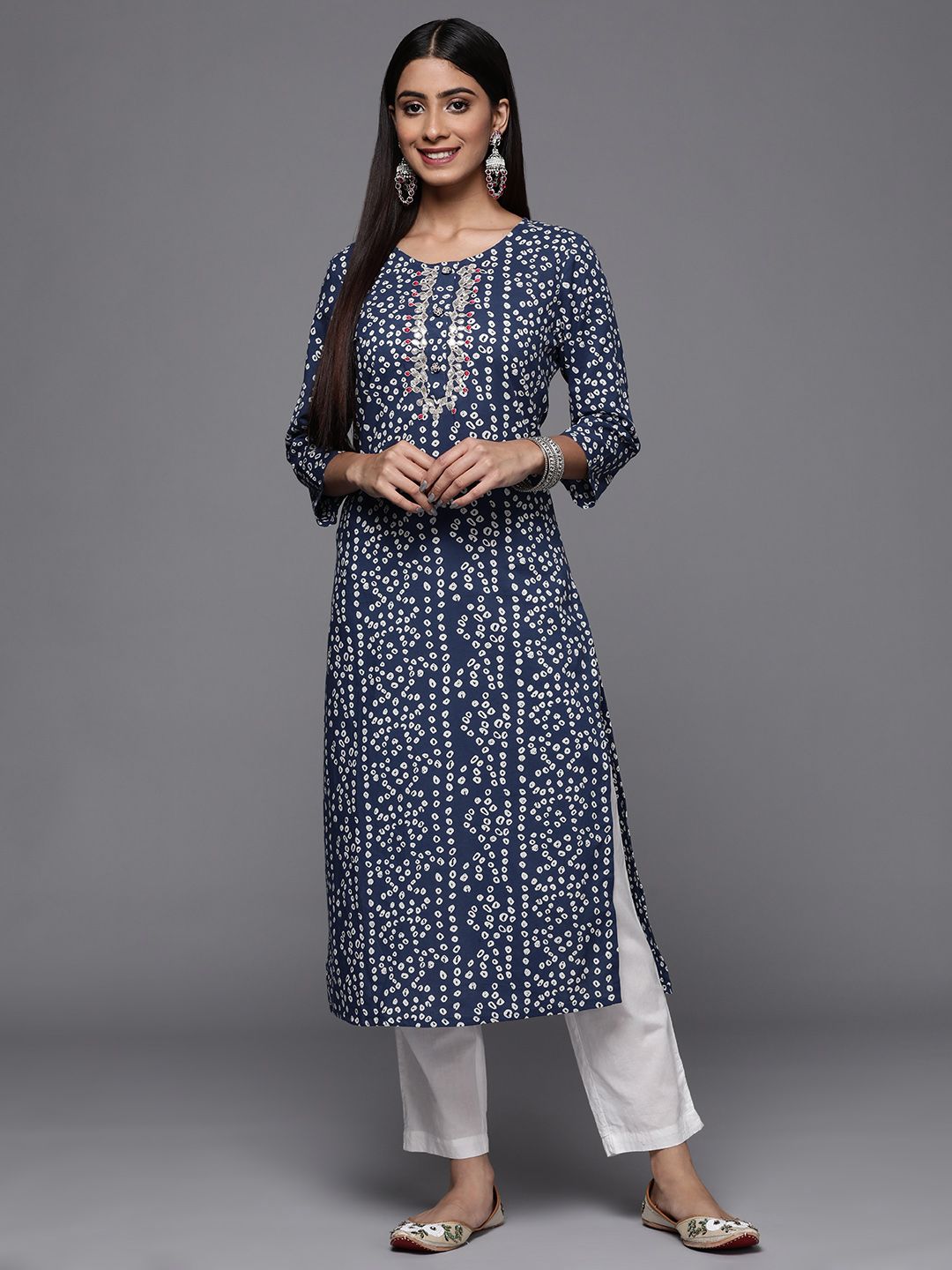 Varanga Women Blue & White Bandhani Printed Gotta Patti Straight Cotton Kurta