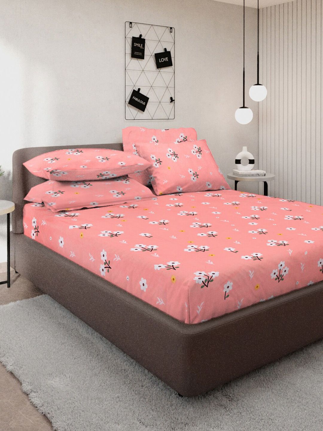 KLOTTHE Pink & White Floral Printed 300TC Fitted Double King Bedsheet With 4 Pillow Cover