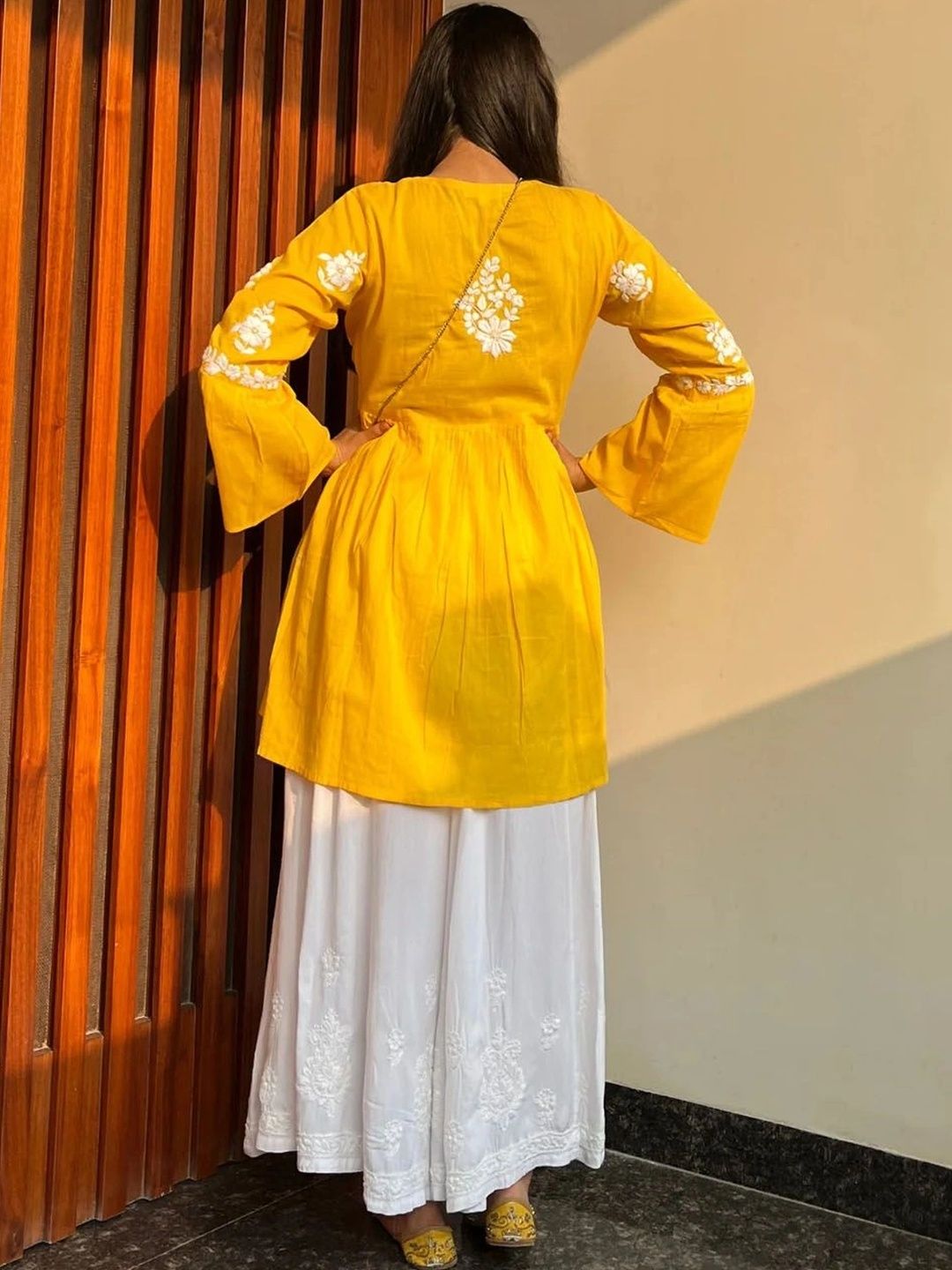 Rumah Wanita Chikankari Floral Sulam Lengan Berkobar Chikankari Floral Kurta