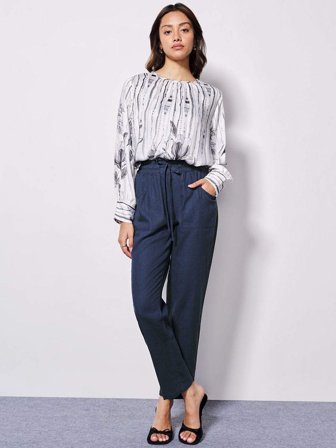 AND Women Mid-Rise Trouser