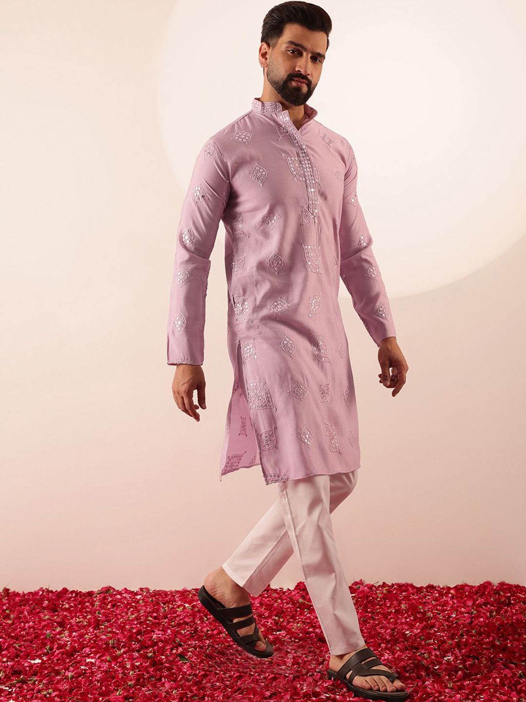 SOJANYA Men Embroidered Mirror Work Kurta