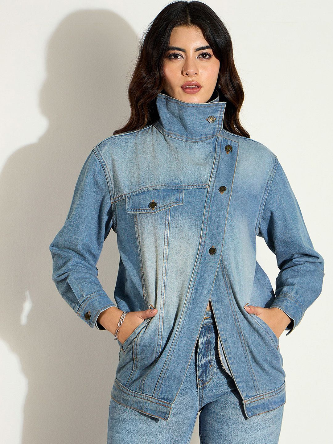 SASSAFRAS Women Washed Longline Denim Jacket