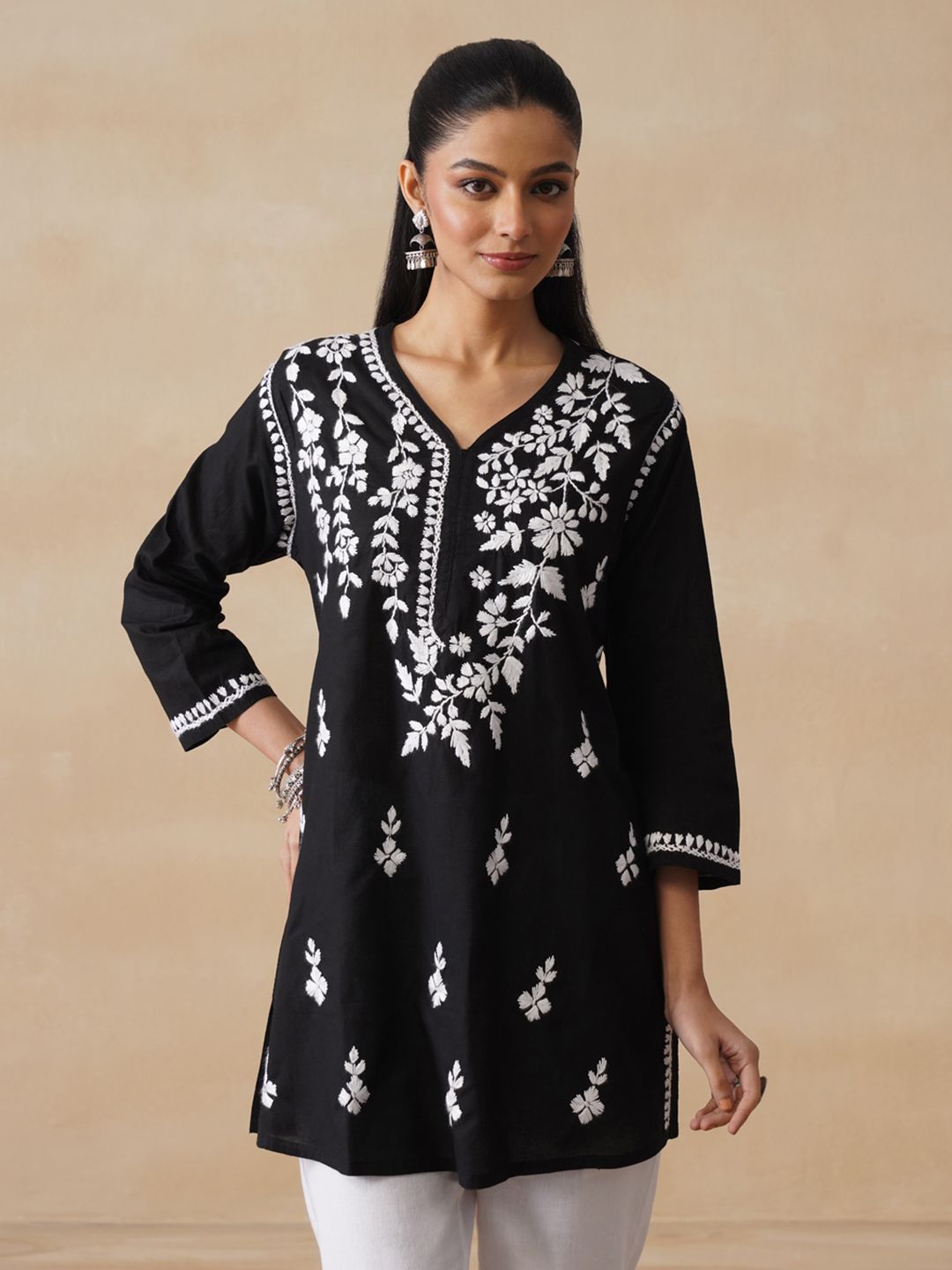 House of Chikankari Women Black Cotton Chikankari Embroidered Kurti