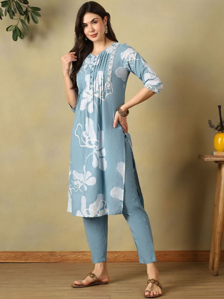 Mamicha Women Floral Printed Pleated Thread Work Pure Cotton Kurta with Trousers & With Dupatta