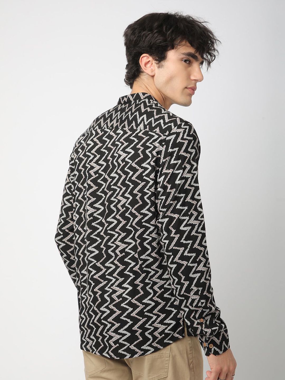 VASTRADO Chevron Ikat Printed Mandarin Collar Straight Short Kurta