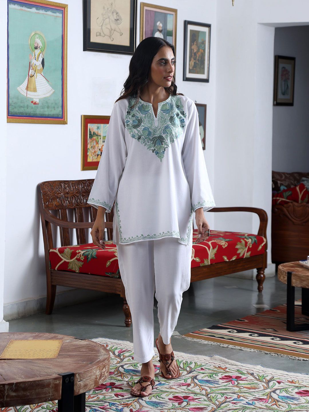 House of Chikankari Women White Cotton Aari Sulam Kurta