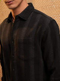 HIGHLANDER Men Spread Collar Vertical Stripes Striped Cotton Relaxed Fit Casual Shirt
