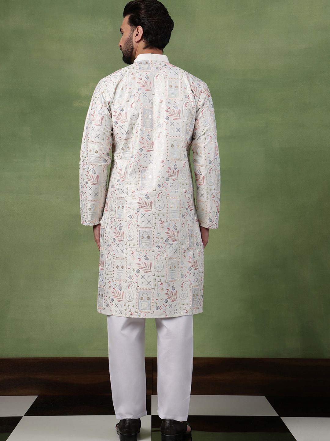 SOJANYA Men Embroidered Thread Work Kurta