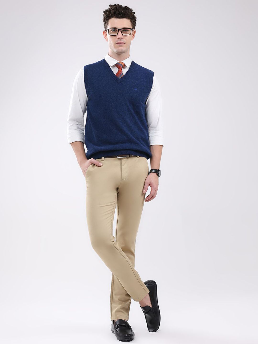 Monte Carlo Men Solid V-Neck Ribbed Sweater Vest