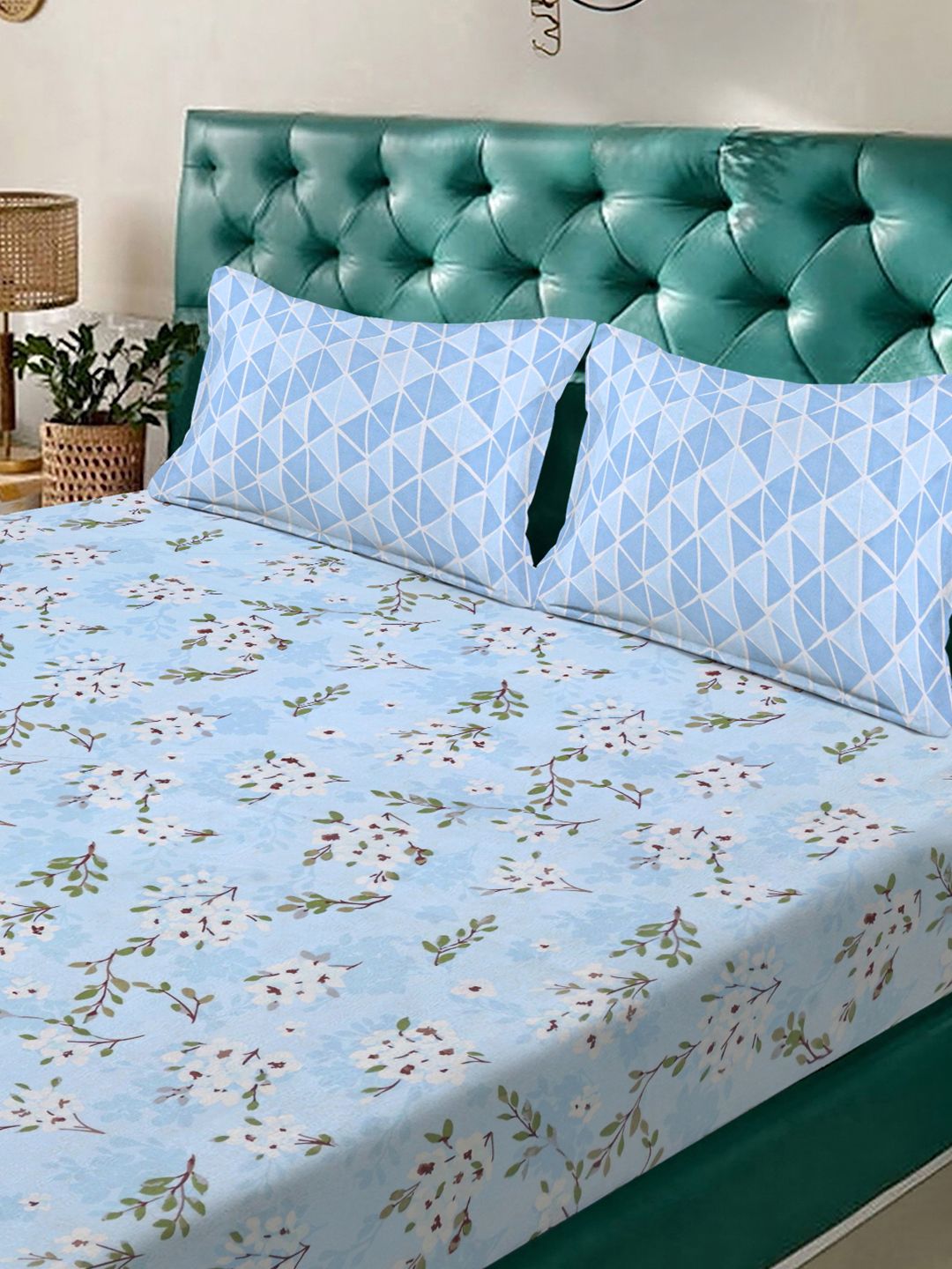 KLOTTHE Blue & White Floral Printed Dilengkapi 400 TC King Bedsheet Dengan 2 Sarung Bantal