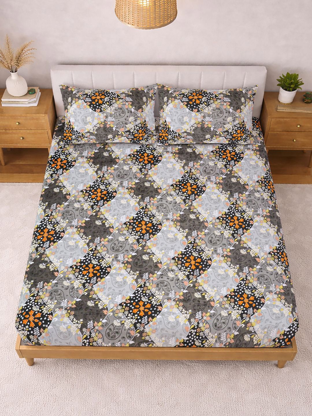 KLOTTHE Grey & White Printed 300 TC Double Bedsheet With 2 Pillow Covers- 2.5 m x 2.25 m