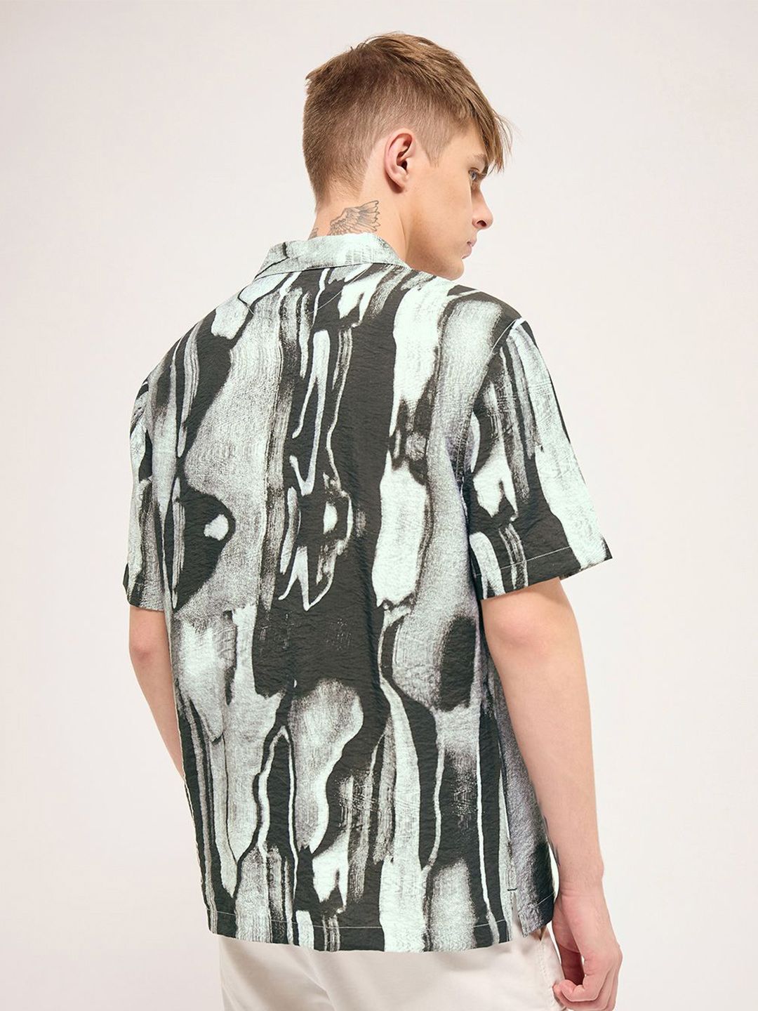 THE BEAR HOUSE Men Cuban Collar Abstract Printed Casual Shirt