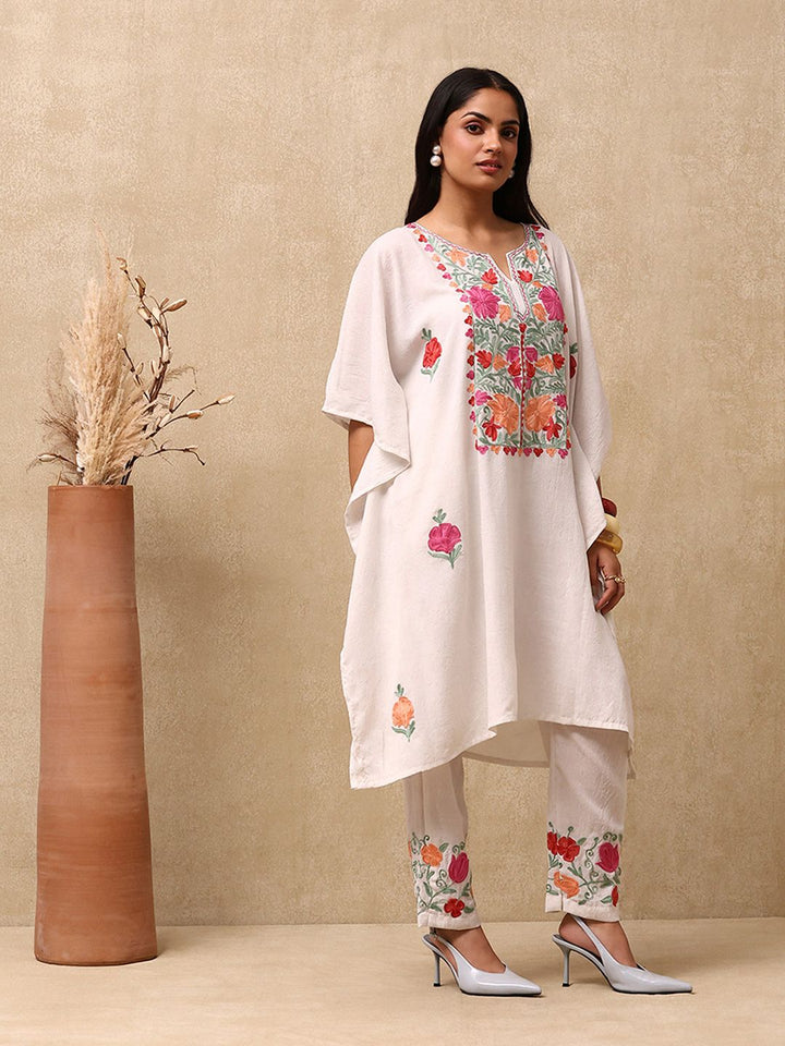 House of Chikankari Crafts Set Kaftan Wanita Solid Sulam Aari - Putih