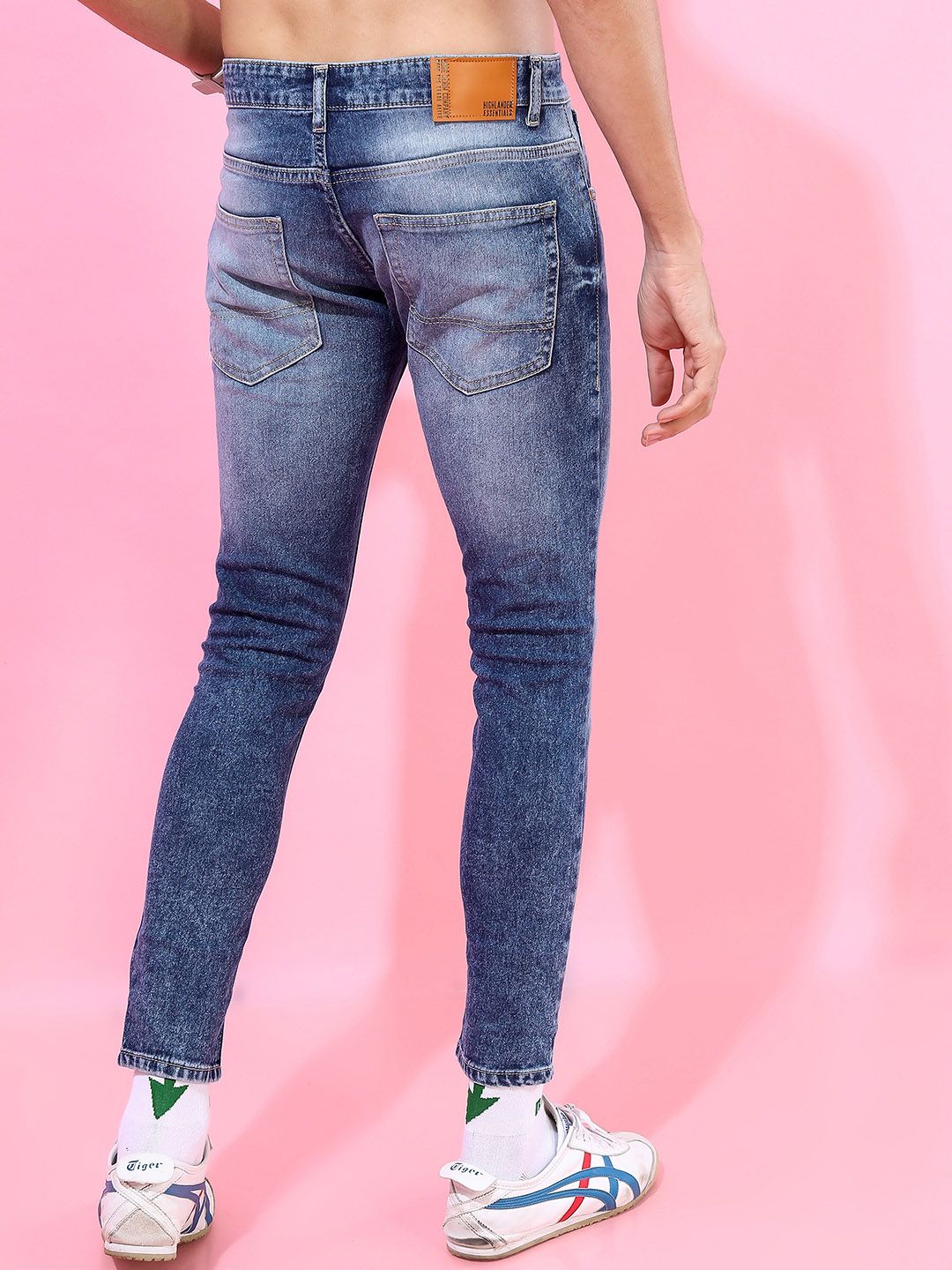 HIGHLANDER Men Blue Tapered Fit Low Distress Heavy Fade Jeans