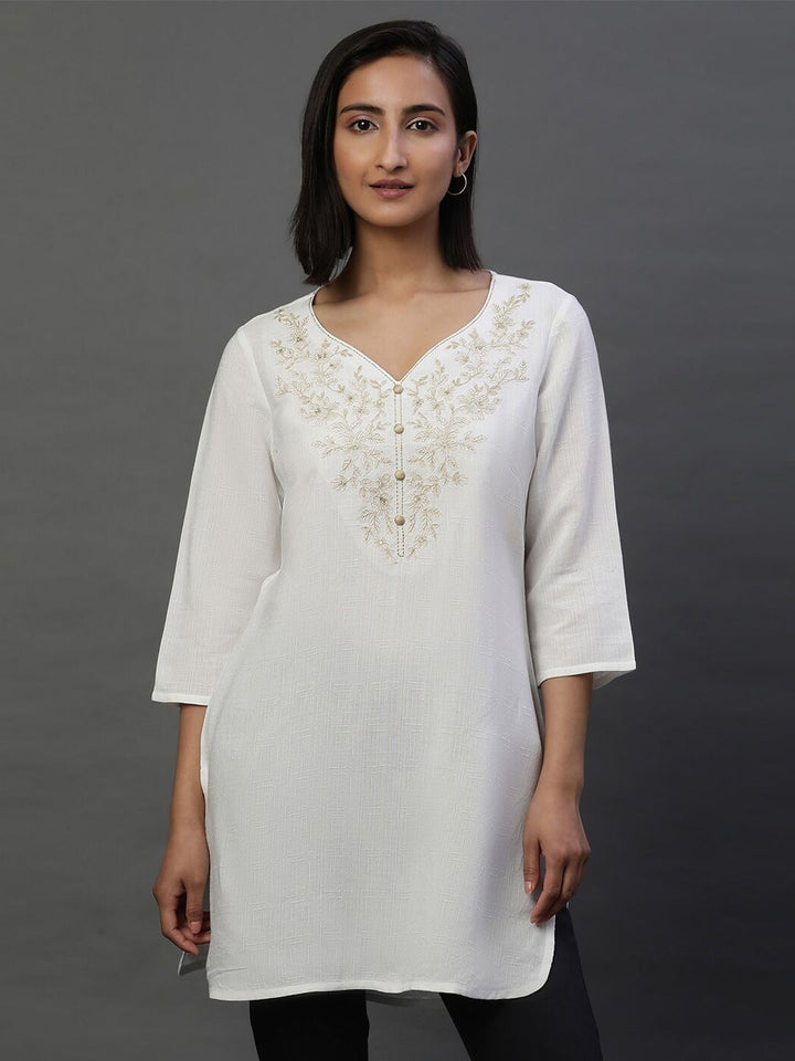AURELIA Floral Embroidered V-Neck Straight Kurti