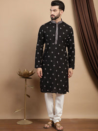 Anouk Floral Sulam Benang Biasa Kerja Mandarin Collar Straight Kurta dengan Churidar
