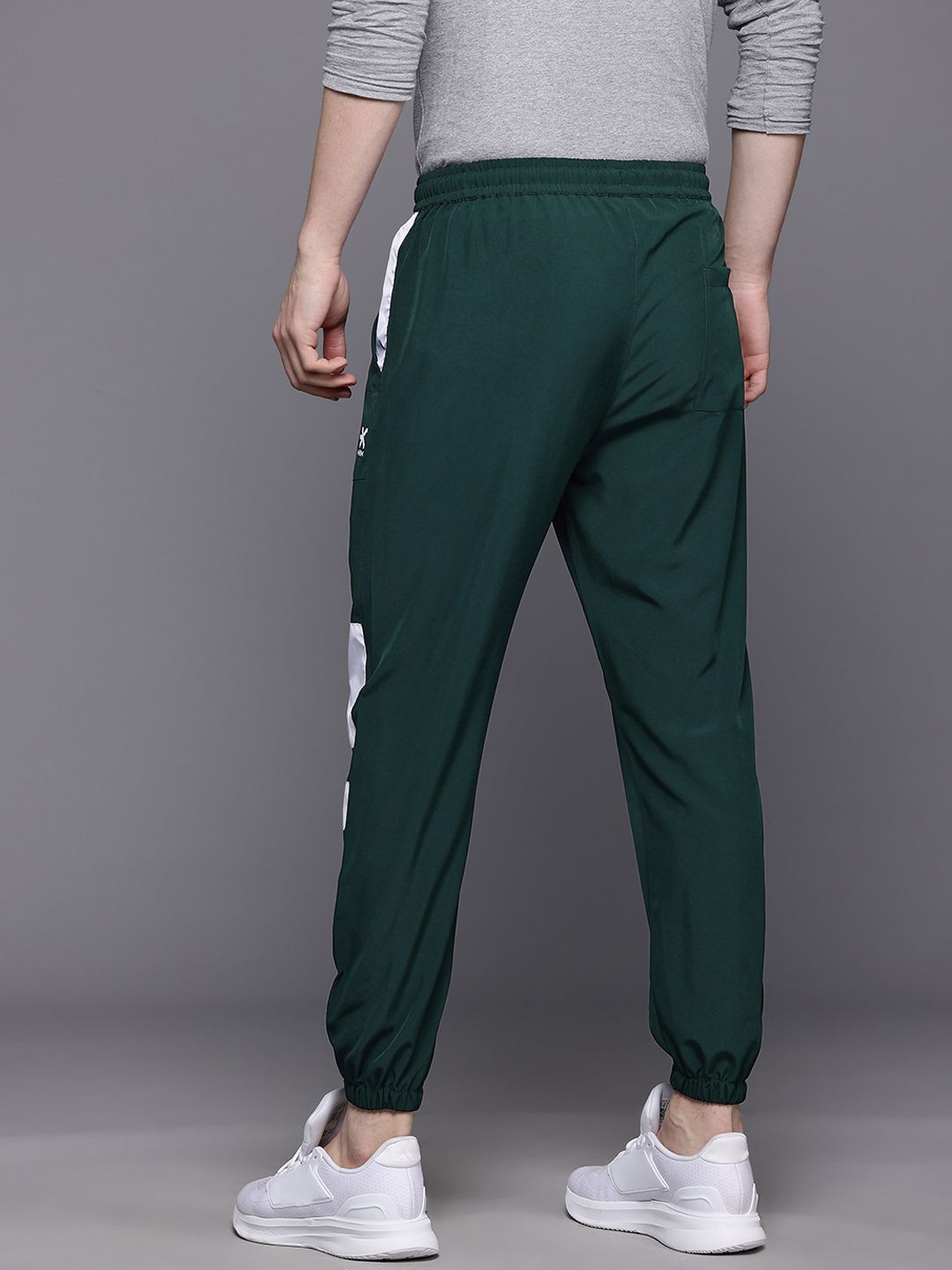HRX by Hrithik Roshan Men Colourblocked Detail Mid-Rise Regular Fit Lifestyle Joggers
