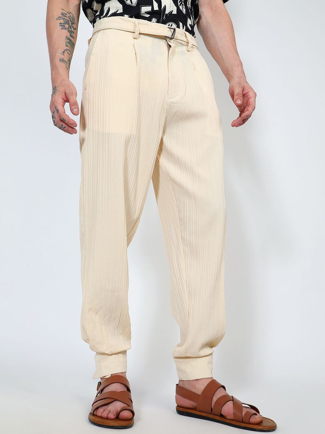 Campus Sutra Men Comfort Easy Wash Pleated Joggers Trousers