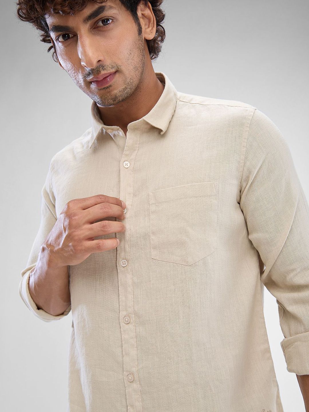 SPYKAR Men Slim Fit Opaque Solid Spread Collar Casual Shirt