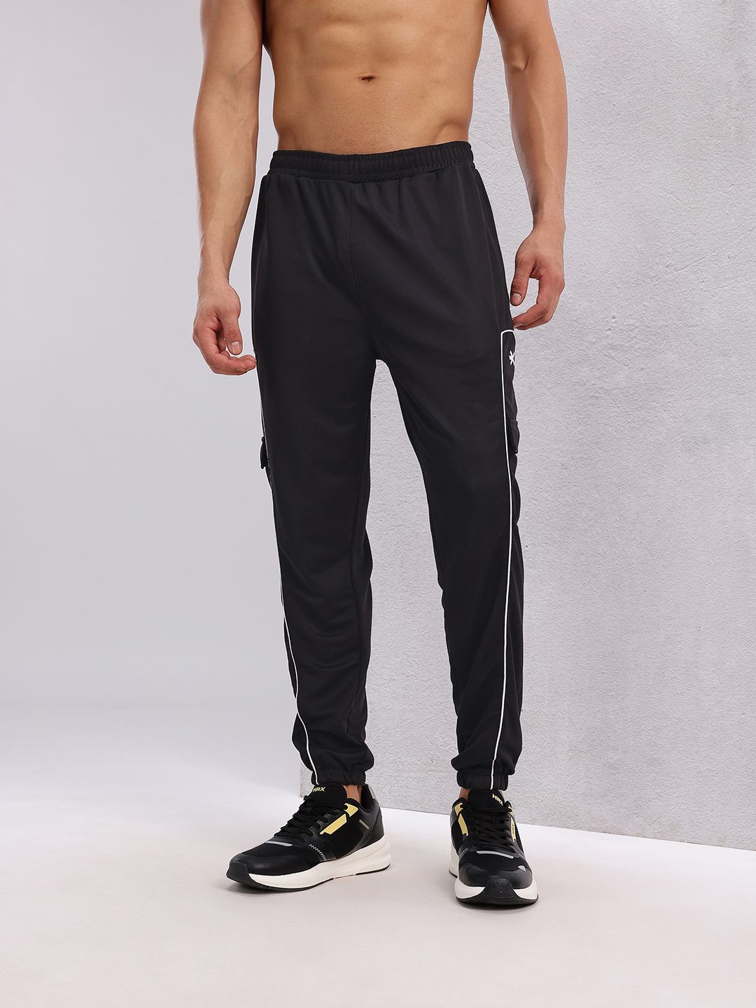 HRX by Hrithik Roshan Men Cargo Style Rapid-Dry Training Joggers with Contrast Piping
