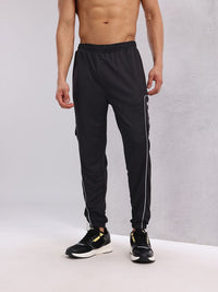 HRX by Hrithik Roshan Men Cargo Style Rapid-Dry Training Joggers with Contrast Piping