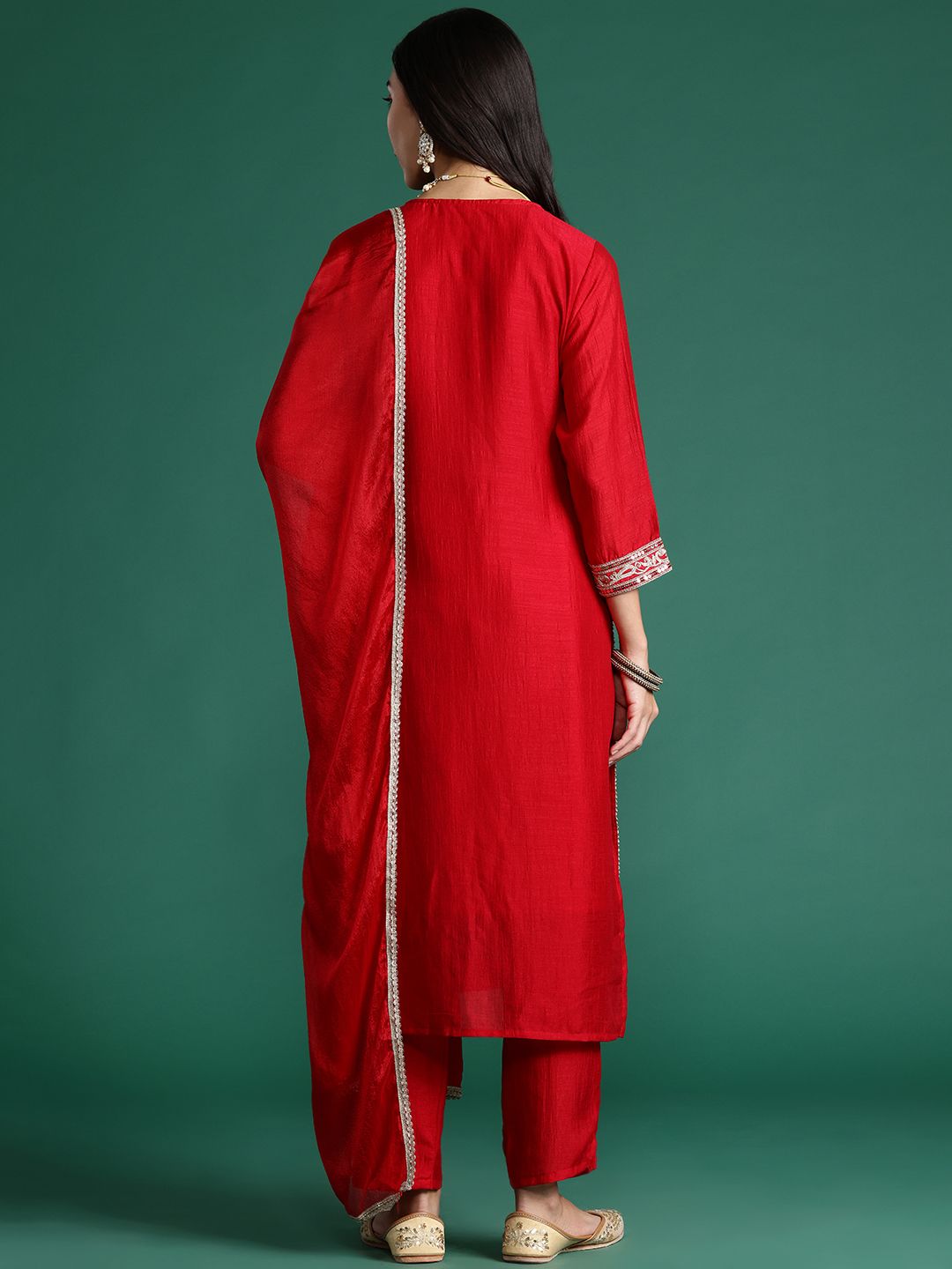 Motif etnik era indo kurta bersulam dengan seluar & dengan dupatta