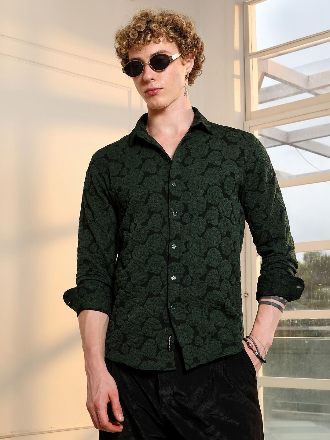 Campus Sutra Comfort Textured Floral Spread Collar Casual Shirt