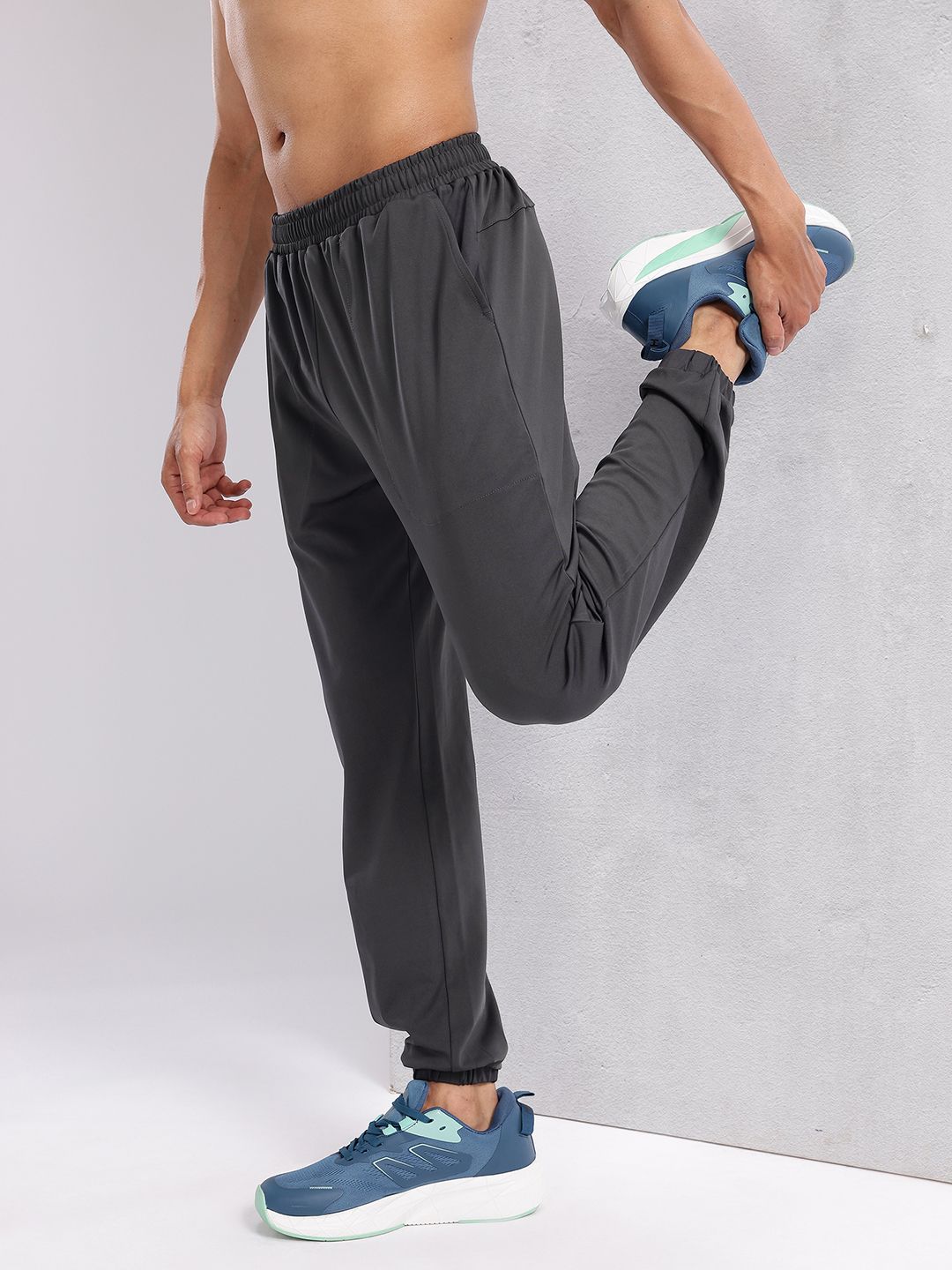 HRX by Hrithik Roshan Men Typography Printed Mid-rise Rapid-Dry Training Joggers