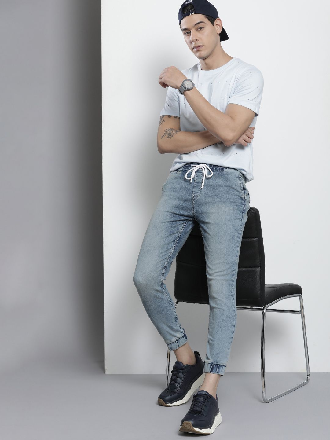 The Indian Garage Co Men Blue Jean Slim Fit Heavy Fade Cuffed Hem Stretchable Jeans