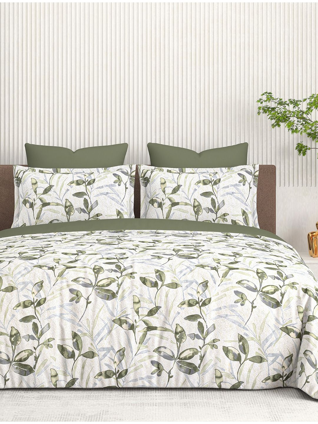Cortina Glazed Cotton Green Floral 140 TC King Bedsheet with 2 Pillow Covers