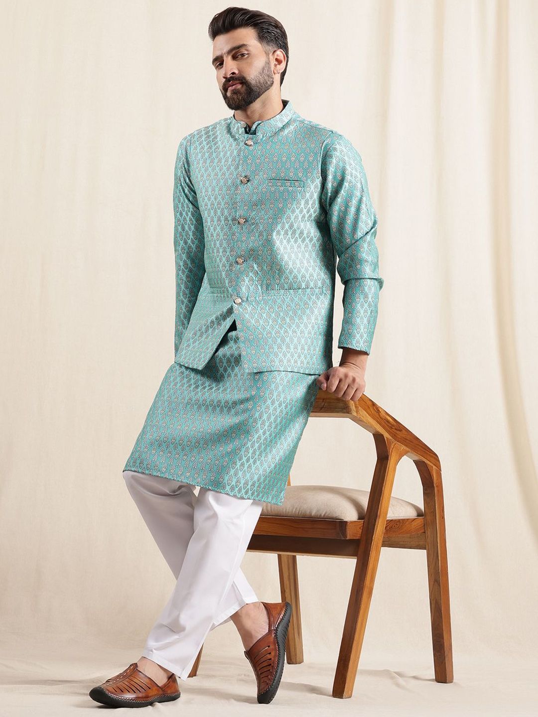 Anouk Ethnic Motifs Embroidered Mandarin Collar Jodhpuri Kurta With Pyjamas & Nehru Jacket