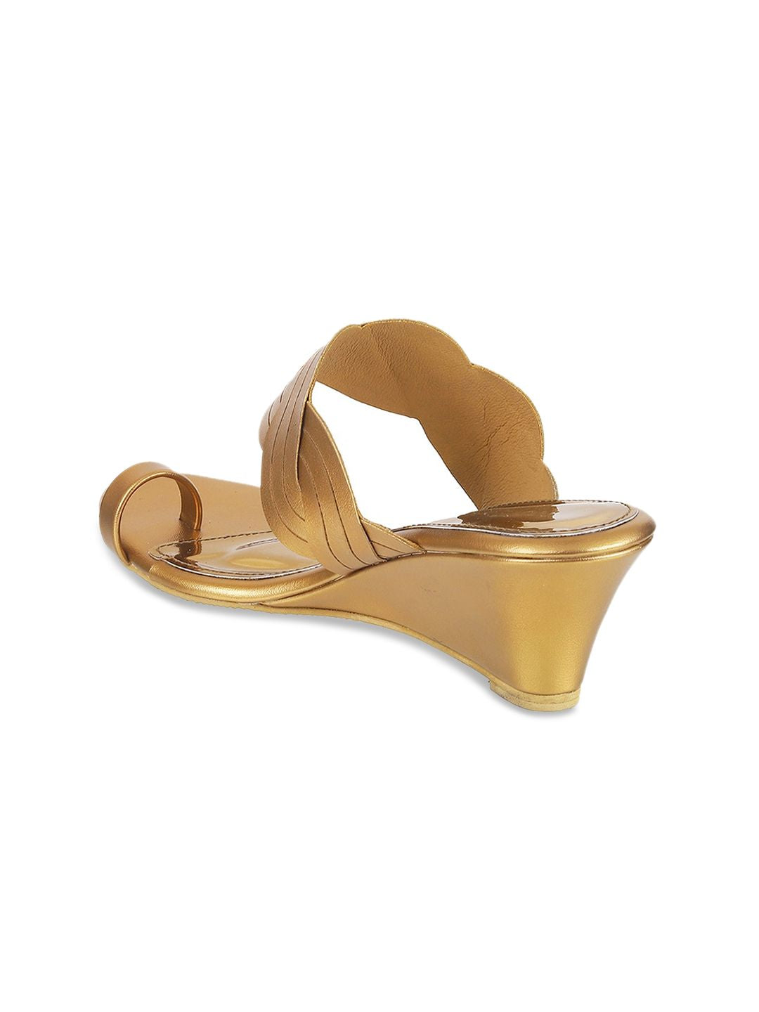 Mochi Women Gold-Toned Woven Design Sandals