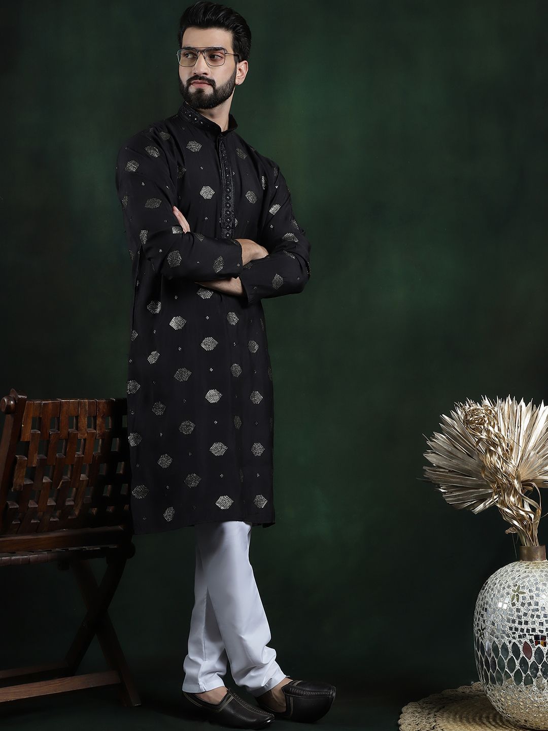 SOJANYA Ethnic Motifs Embroidered Mandarin Collar Sequinned Straight Kurta