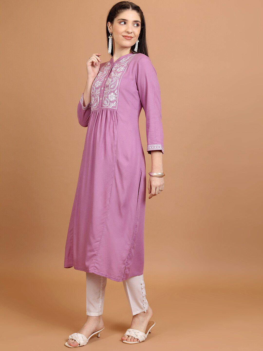 Vishudh Floral Embroidered Straight Kurta