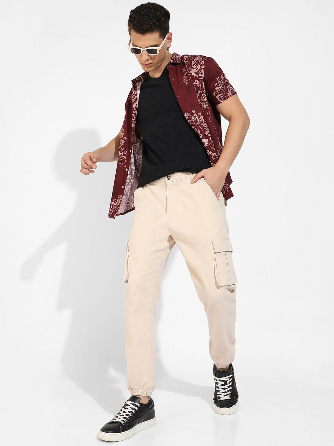 Campus Sutra Men Beige Relaxed Easy Wash Cotton Cargos Trousers