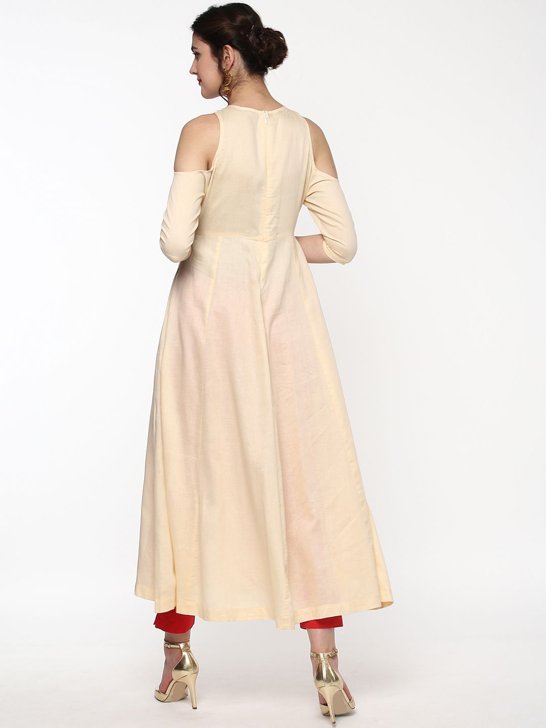 SASSAFRAS Women Cream-Coloured Cold-Shoulder Anarkali Kurta