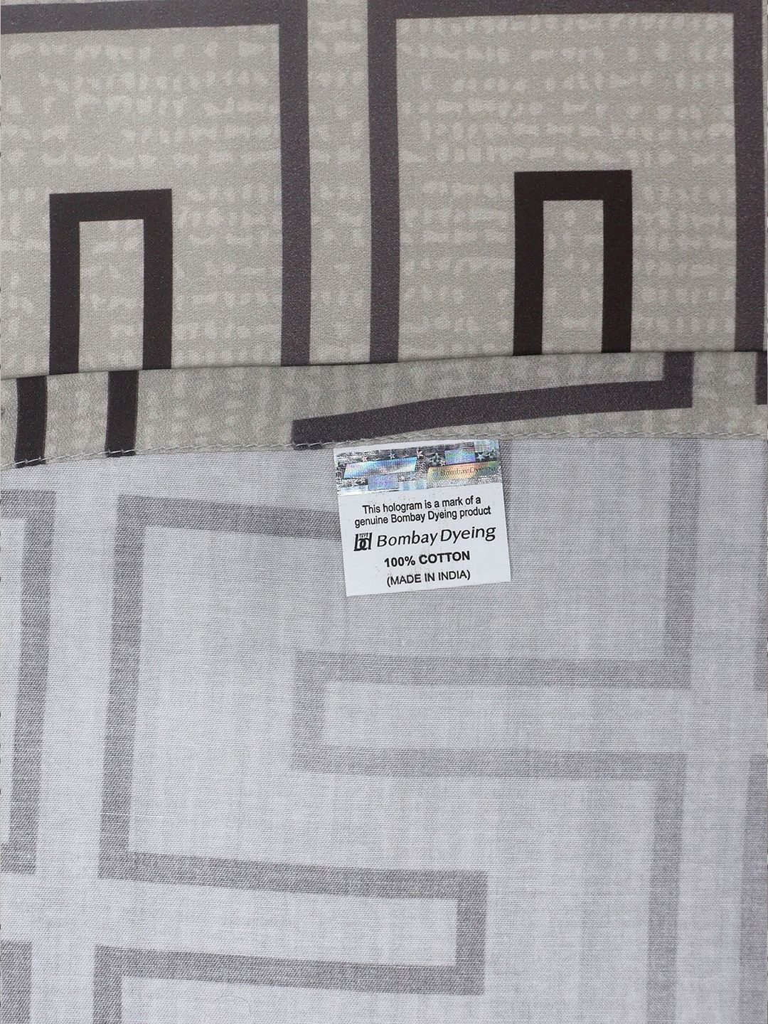 BOMBAY DYEING Reverie Grey Pure Cotton 300 TC King Bedsheet with 4 Pillow Covers