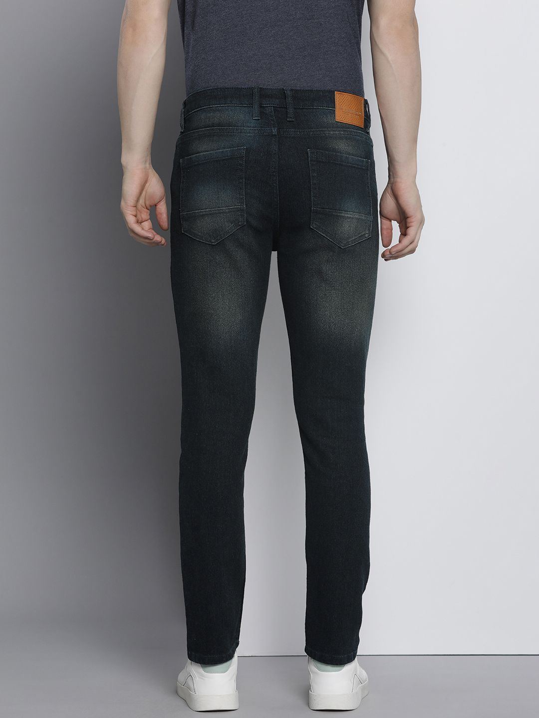 The Indian Garage Co Men Slim Fit Mildly Distressed Light Fade Applique Jeans