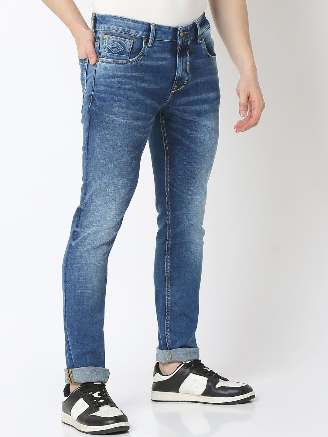 SPYKAR Men Slim Fit Low-Rise Light Fade Jeans