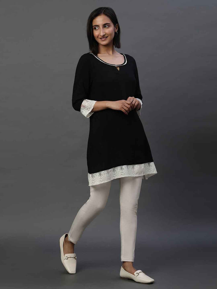 AURELIA Keyhole Neck A-Line Kurti