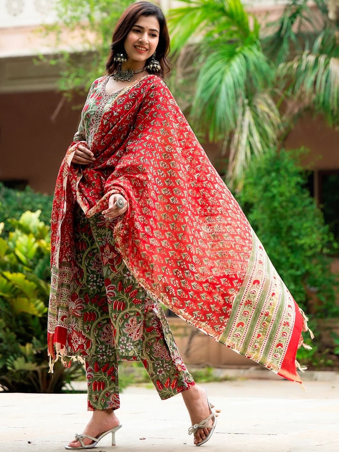 KALINI Floral Printed Regular Straight Kurta wWith Trousers & Dupatta