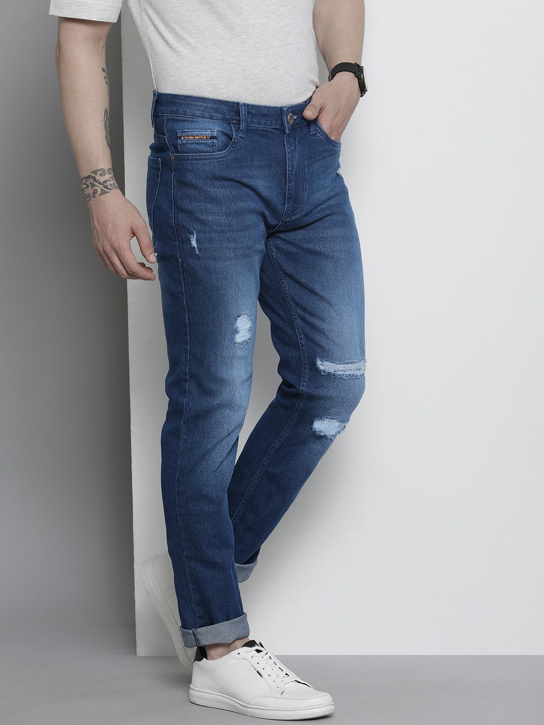 The Indian Garage Co Men Slim Fit Mildly Distressed Stretchable Light Fade Jeans