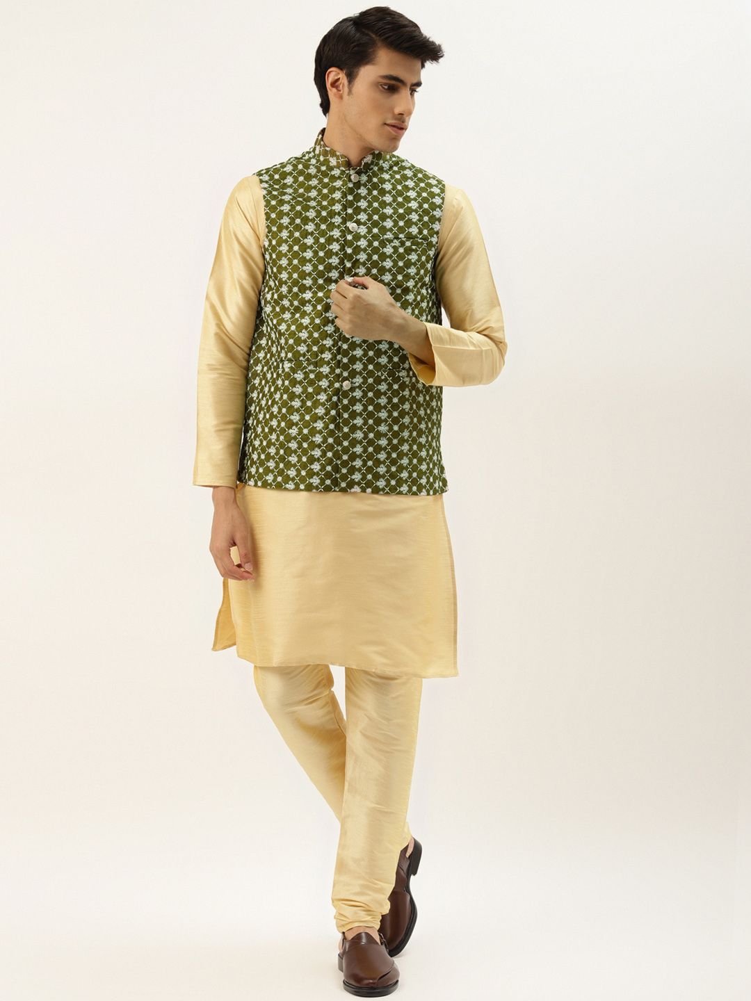 SOJANYA Men Golden Thread Work Kurta with Churidar & Nehru Jacket