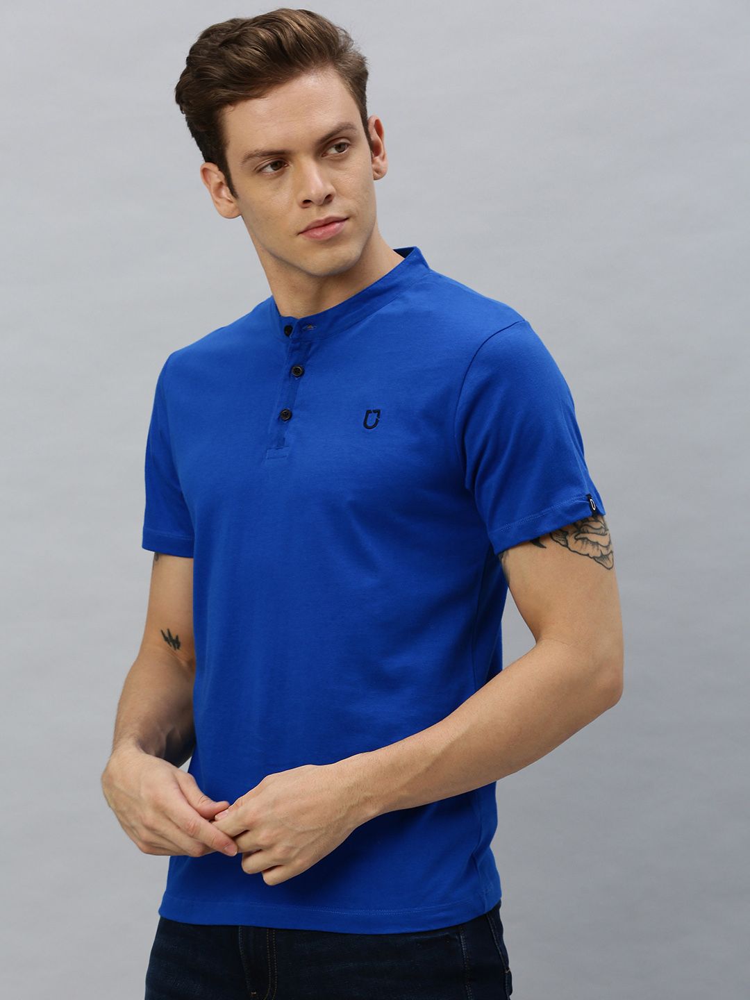 Urbano Fashion Men Blue Solid Mandarin Collar T-shirt